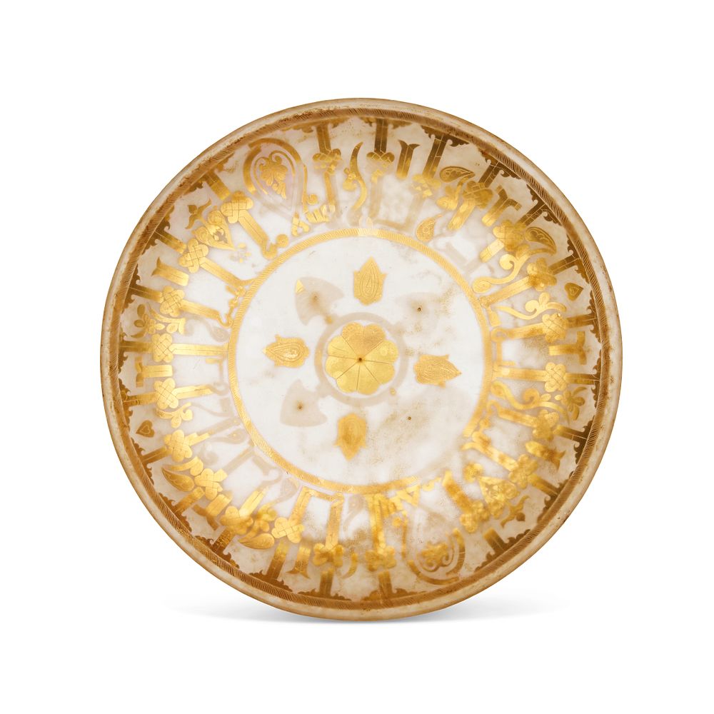 Lot 262: A RARE EARLY ISLAMIC GOLD INSET SANDWICH GLASS DISH WITH KUFIC CALLIGRAPHY