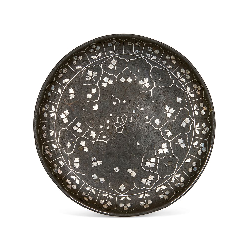 Lot 181: A SILVER INLAID ALLOY BIDRI DISH, DECCAN, 18TH CENTURY