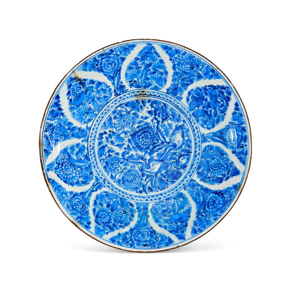 Lot 307: A LARGE SAFAVID BLUE AND WHITE POTTERY DISH, IRAN, LATE 17TH - EARLY 18TH CENTURY