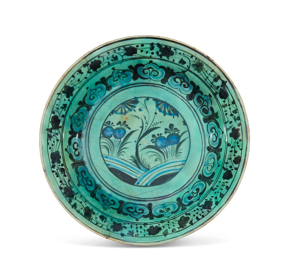 Lot 309: A SAFAVID "KUBACHI" POTTERY DISH, PROBABLY TABRIZ, IRAN, 17TH CENTURY