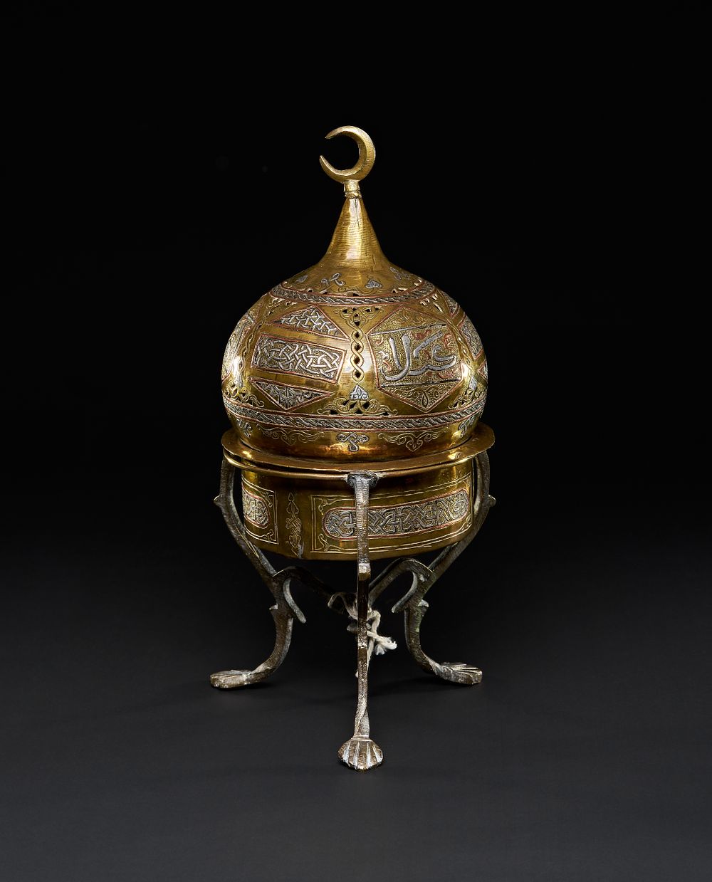 Lot 161: A LARGE SILVER AND COPPER INLAID BRASS INCENSE BURNER, SYRIA, 19TH CENTURY