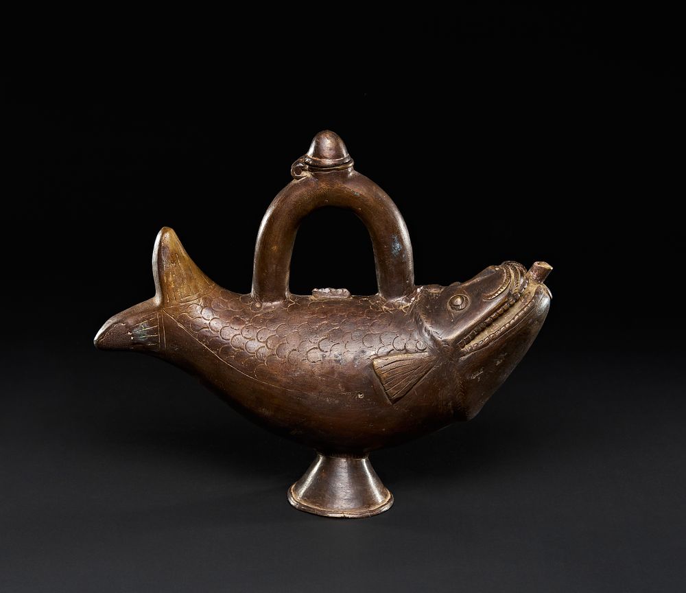 Lot 212: AN UNUSUAL INDIAN BRASS FISH SHAPED EWER/AQUAMANILE, DECCAN