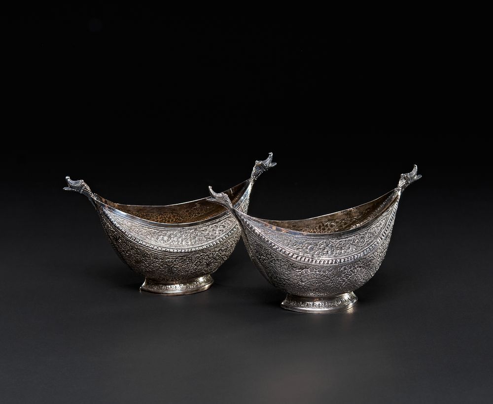 Lot 201: A PAIR OF INDIAN SILVER KASHKUL BOWLS, KASHMIR, 19TH CENTURY