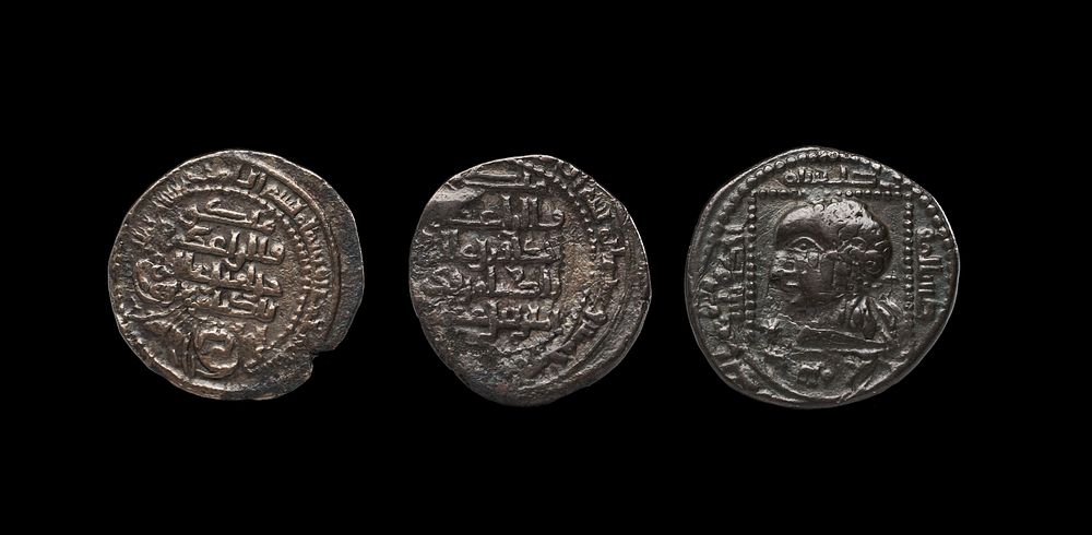 Lot 223: THREE EARLY ISLAMIC BRONZE COINS