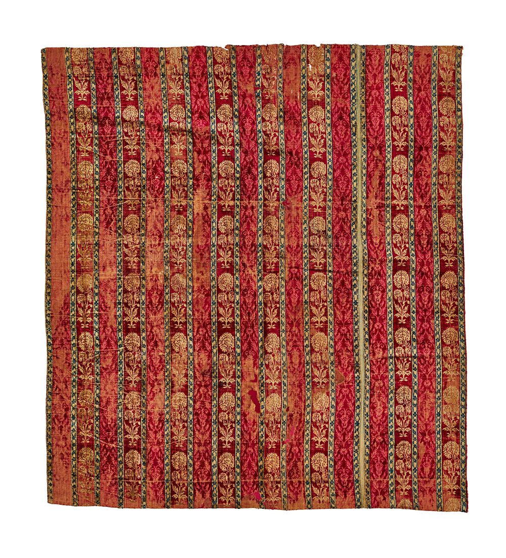 Lot 250: A RARE MUGHAL FLORAL DESGIN TEXTILE, INDIA, 17TH - 18TH CENTURY
