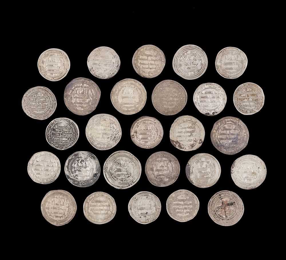 Lot 225: A LARGE COLLECTION OF EARLY ISLAMIC SILVER COINS, ABBASID