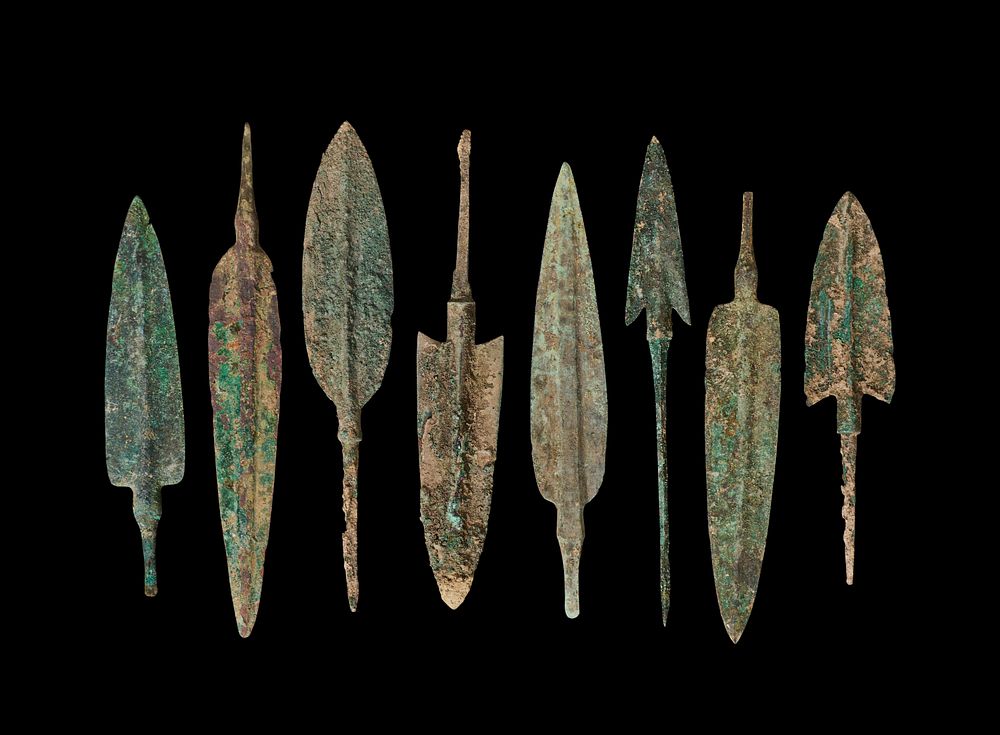 Lot 229: A COLLECTION OF HEIGHT LONG BRONZE ARROW HEADS, AMLASH PERIOD, 1ST MILLENNIUM B.C.