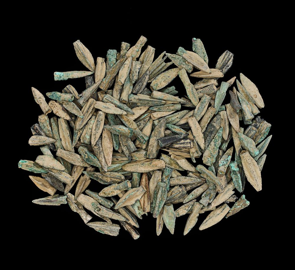 Lot 230: A LARGE COLLECTION OF BRONZE ARROW HEADS, AMLASH PERIOD, 1ST MILLENNIUM B.C.