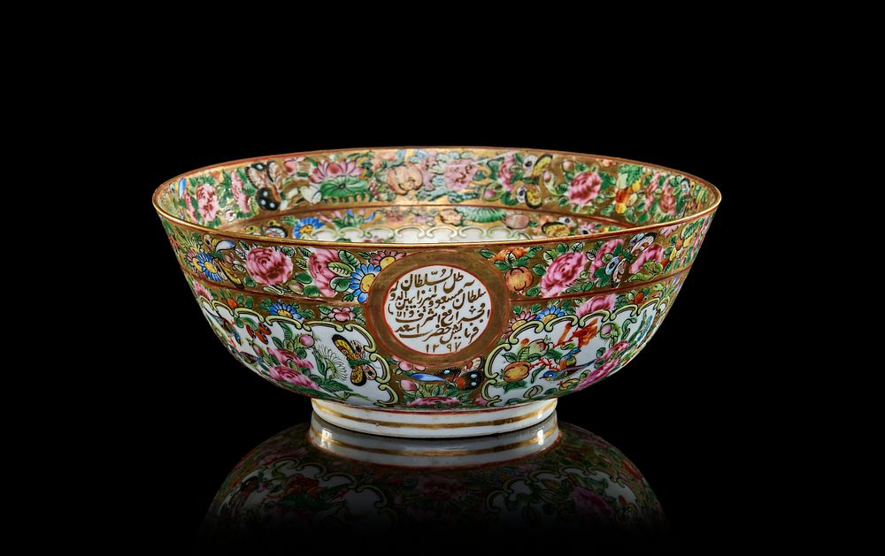 Lot 201: A CHINESE CANTON PORCELAIN BOWL FOR THE ISLAMIC MARKET, 19TH CENTURY