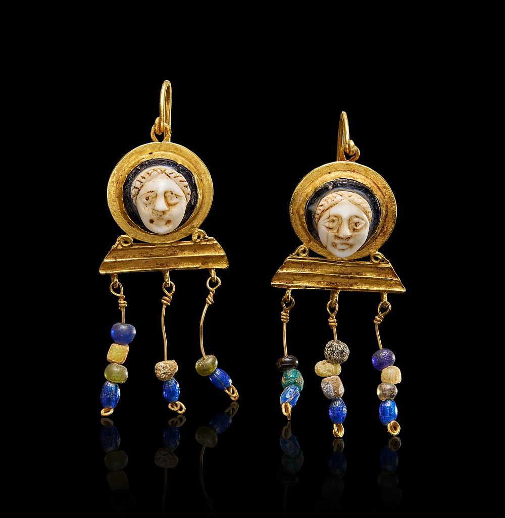 Lot 233: A PAIR OF ROMAN GOLD CAMEO EARRINGS, CIRCA 1ST - 5TH CENTURY A.D.