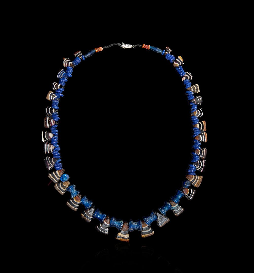 Lot 240: ANCIENT MIXED BEADS NECKLACE WITH SARDONYX AND GLASS BEADS, LATE BACTRIAN PERIOD, 400 - 100 B.C.