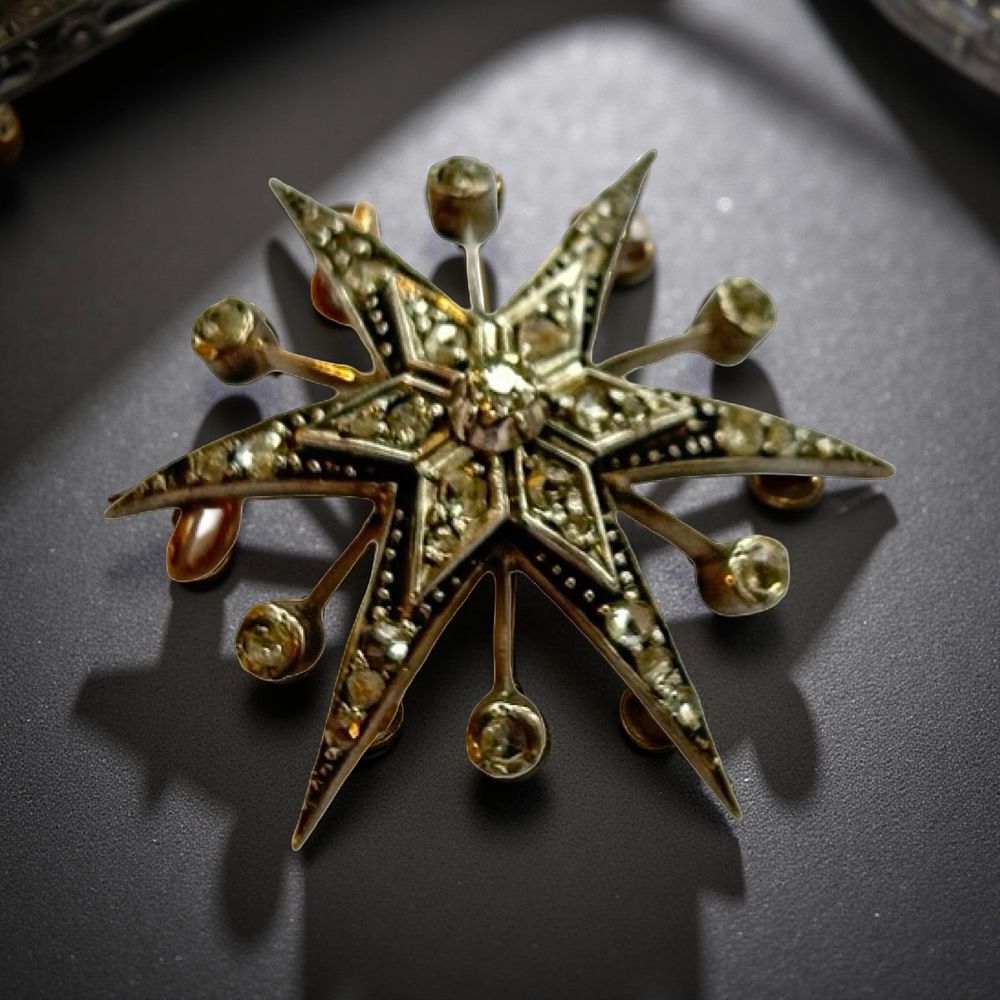 Lot 326: Victorian yellow/white metal star pendant/brooch with diamonds