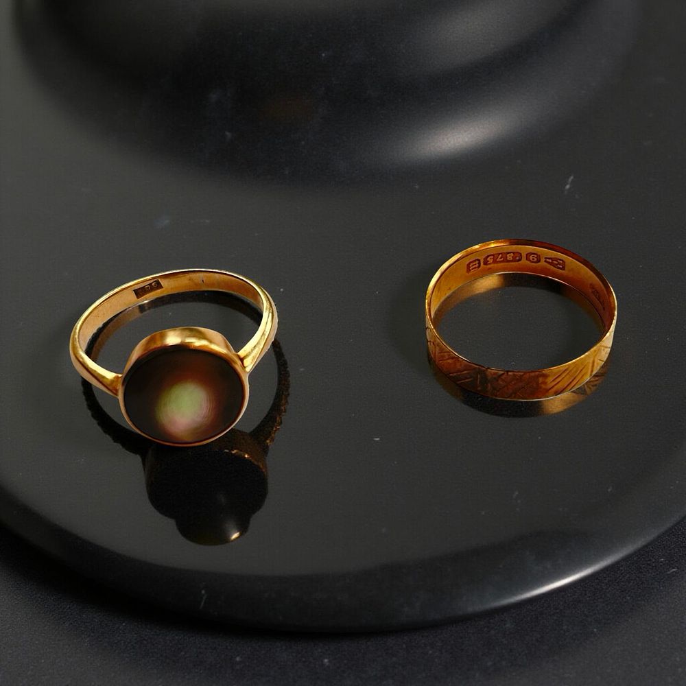 Lot 332: 2 x 9ct Gold rings.