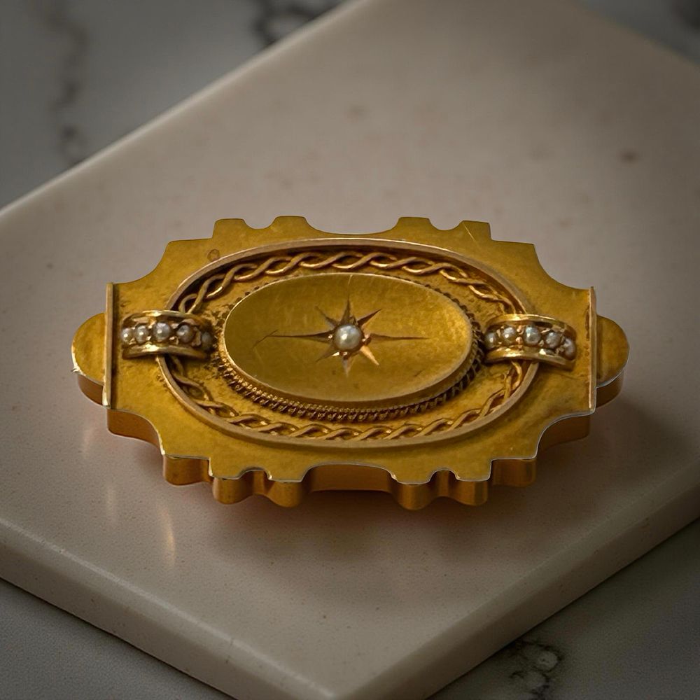 Lot 339: Victorian 15ct Gold seed pearl mourning brooch.