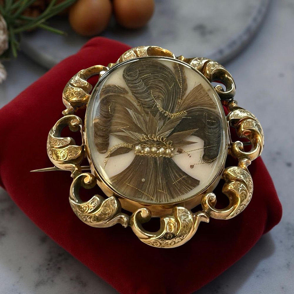 Lot 342: Extremely large 12ct gold Victorian pivotal mourning brooch.