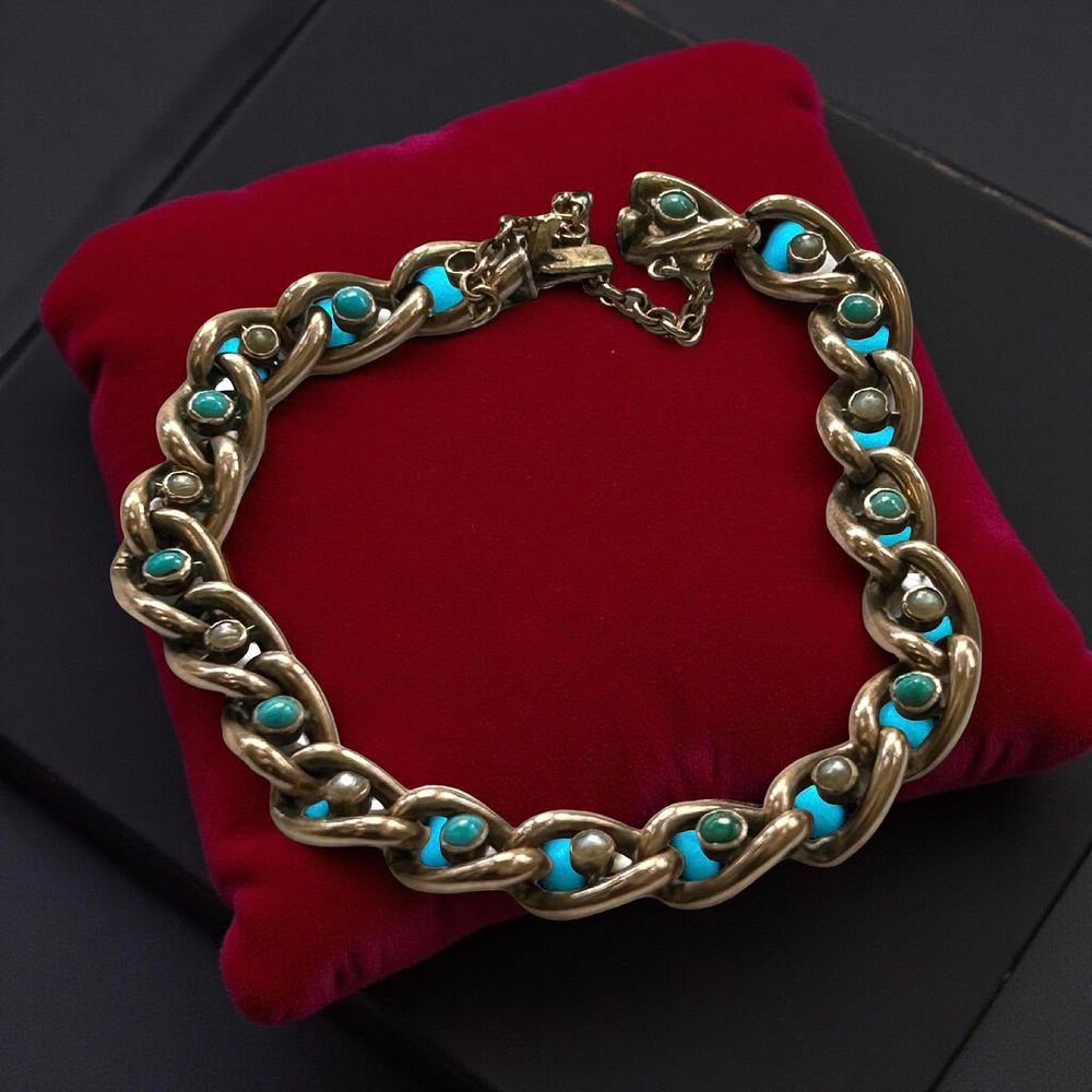 Lot 347: 9ct Gold bracelet set with turquoise lozenges