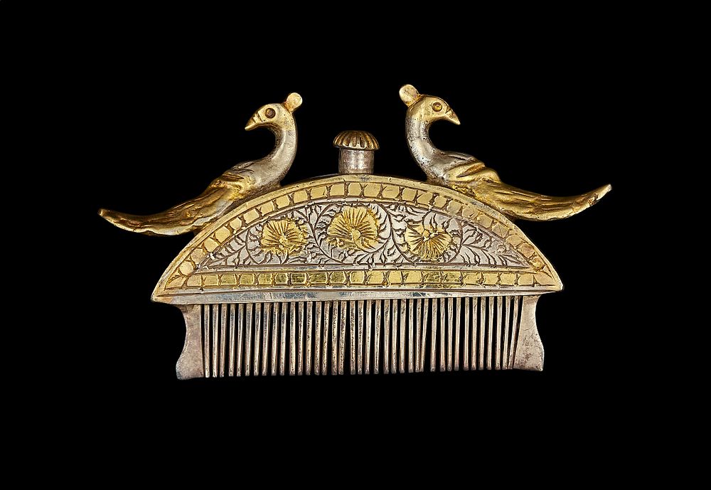 Lot 212: A PARCEL-GILDED SILVER PERFUME COMB, INDIA, 19TH CENTURY