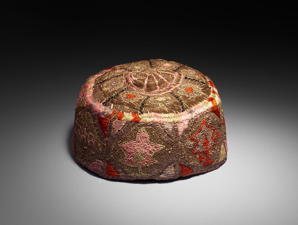 Lot 155: AN EMBROIDERED SUFI HAT, NORTH OF IRAQ, ERBIL, 20TH CENTURY