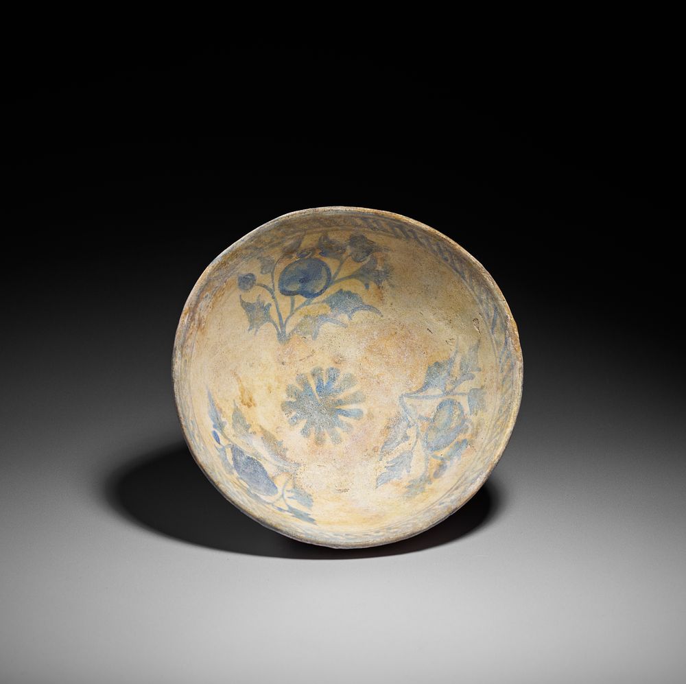 Lot 162: A TIMURID POTTERY BOWL, PERSIA, 14TH - 15TH CENTURY