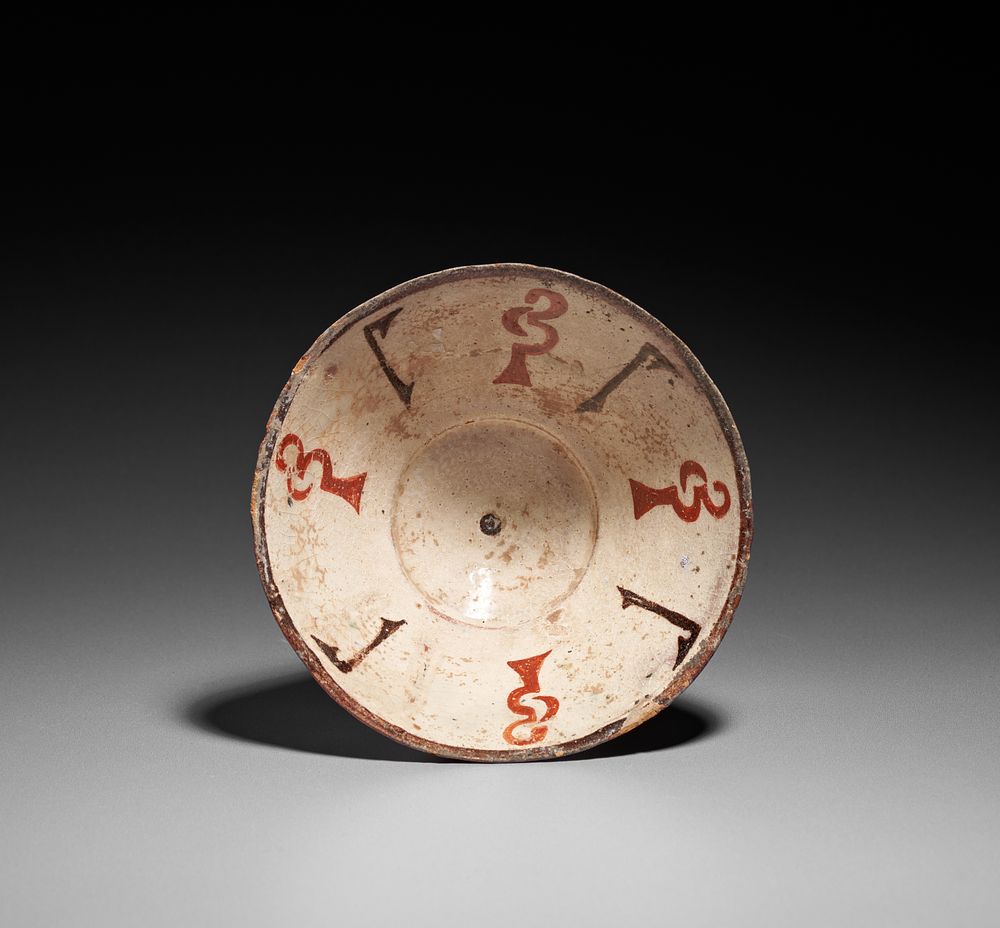 Lot 163: A SAMANID SLIP PAINTED POTTERY BOWL, CENTRAL ASIA, 10TH CENTURY