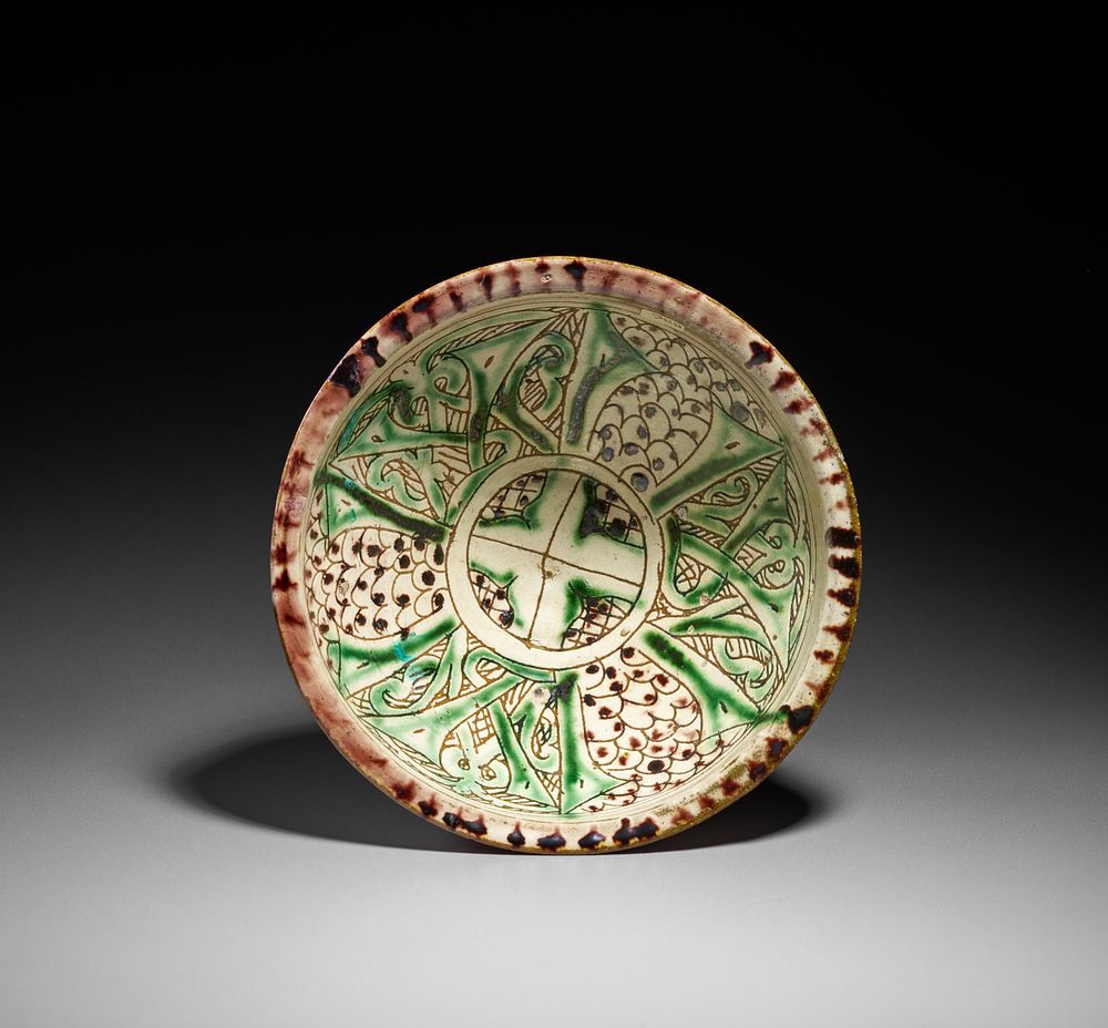 Lot 164: AN ISLAMIC SGRAFFITO POTTERY BOWL, NORTH IRAN, 12TH CENTURY
