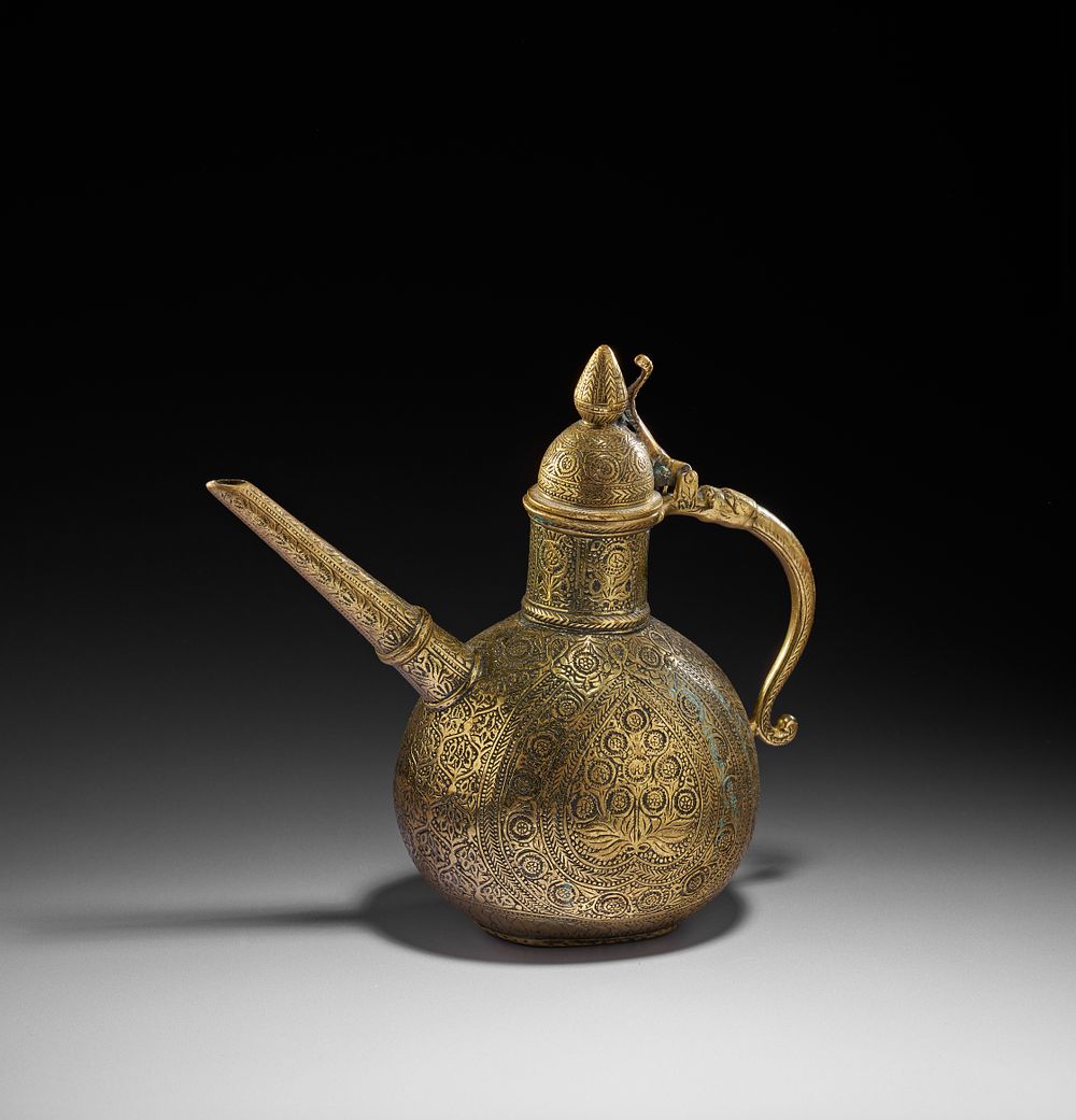 Lot 166: A BRASS ENGRAVED INDIAN EWER, DECCAN OR MUGHAL, 18TH CENTURY