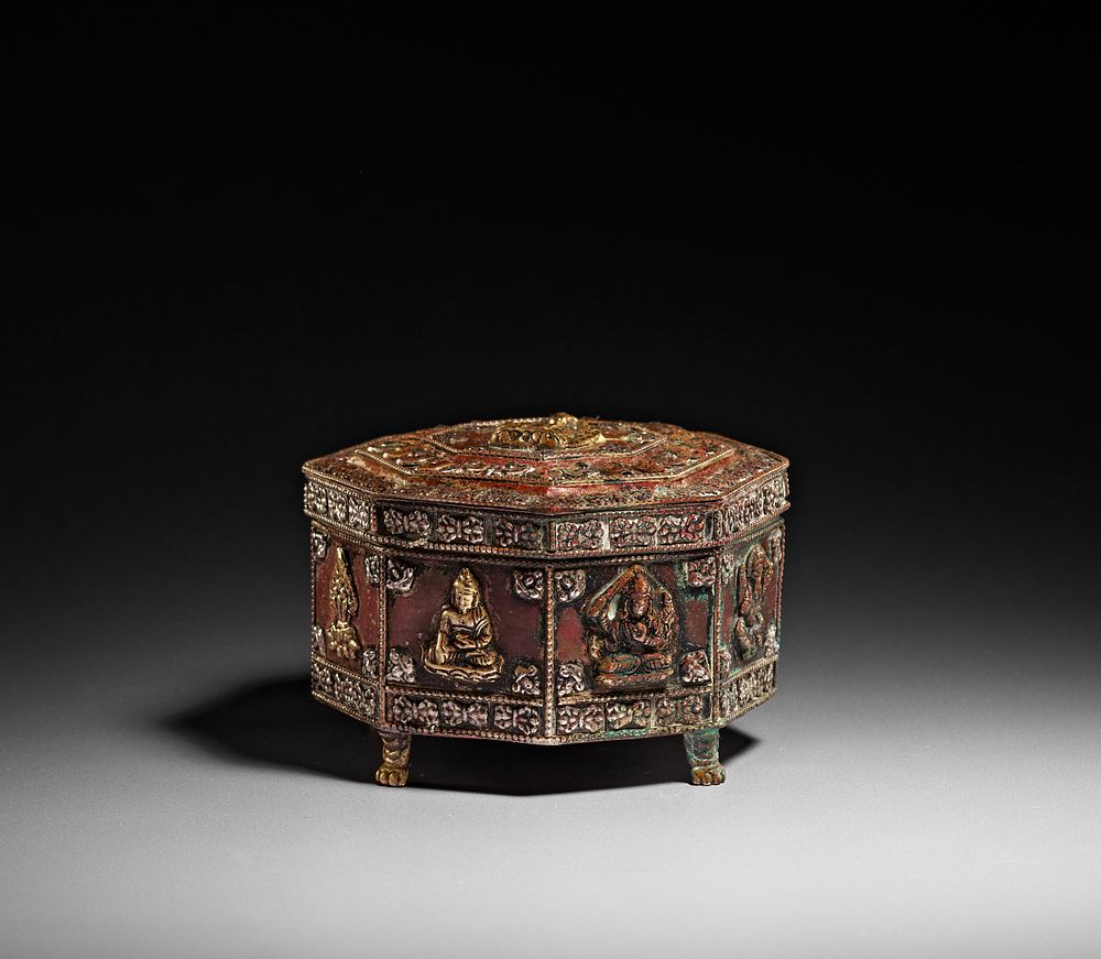 Lot 189: A SILVER REPOUSSE COPPER BOX, TIBETAN OR TANJORE, 19TH CENTURY