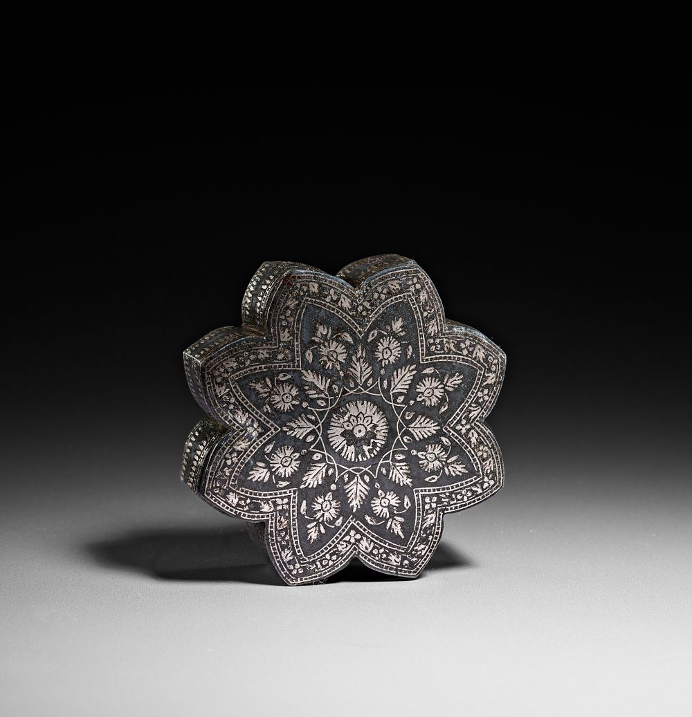 Lot 193: A STAR SHAPED BIDRI SILVER INLAID BOX, 19TH CENTURY
