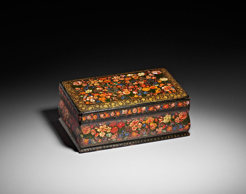 Lot 197: A FLORAL DESIGN KASHMIRI WOODEN BOX, INDIA, 19TH CENTURY