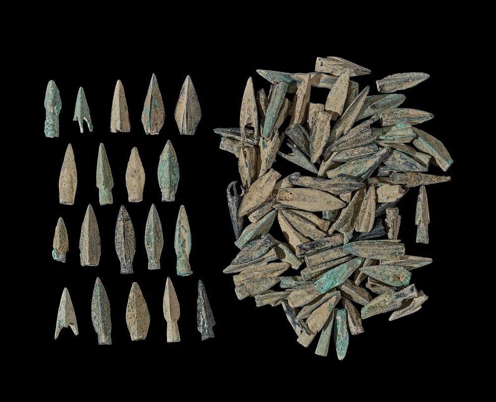 Lot 222: A LARGE COLLECTION OF BRONZE ARROW HEADS, AMLASH PERIOD, 1ST MILLENNIUM B.C.