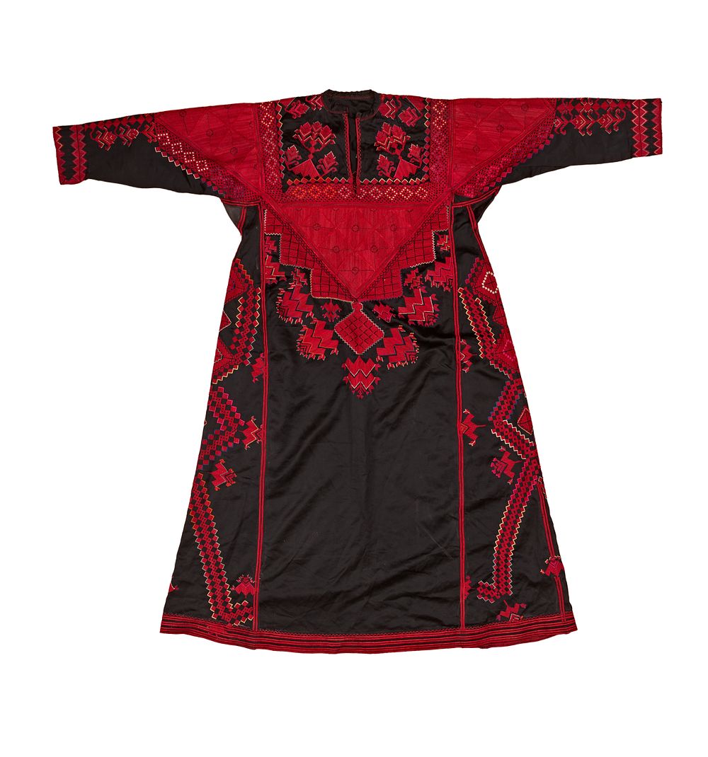 Lot 314: A PALESTINIAN EMBROIDERED DRESS, 20TH CENTURY