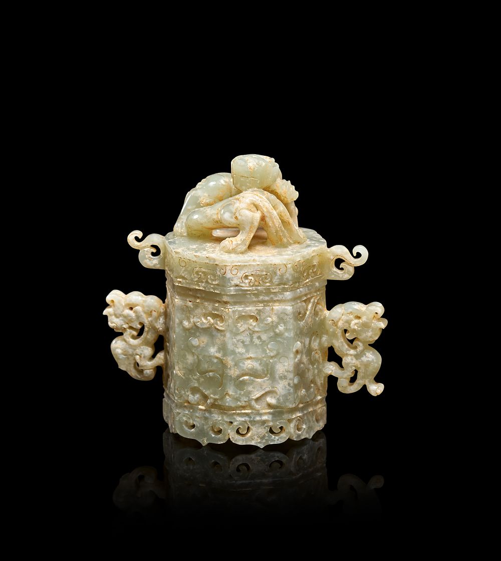 Lot 240: A CHINESE ARCHAISTIC GREEN JADE BOX AND COVER