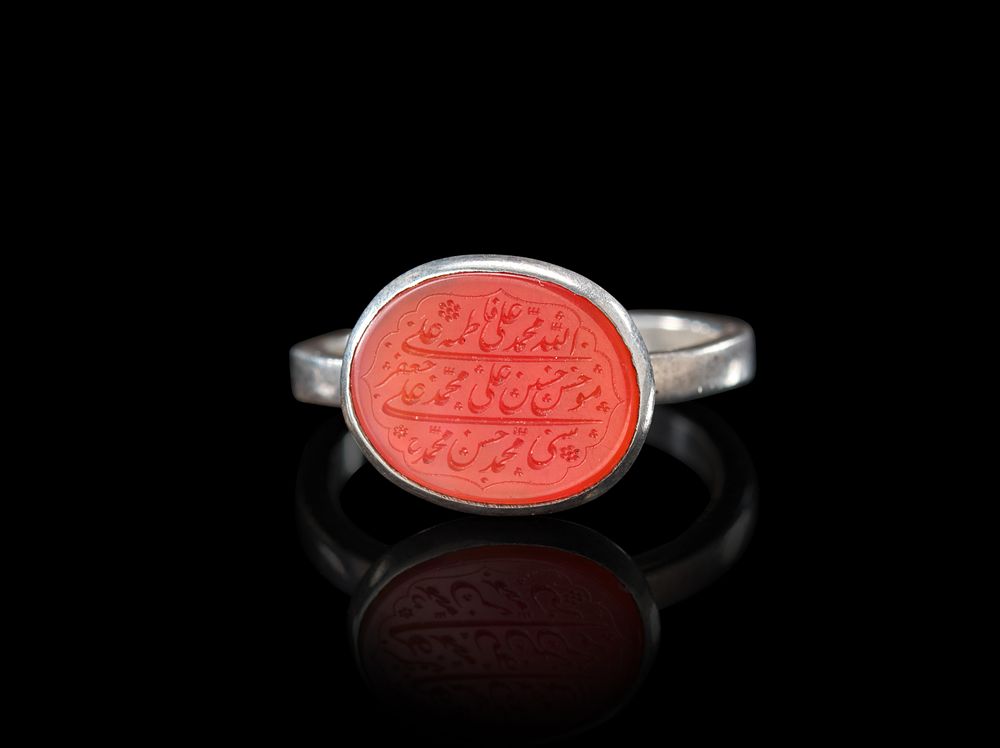 Lot 249: AN INSCRIBED ISLAMIC AGATE IN A SILVER RING