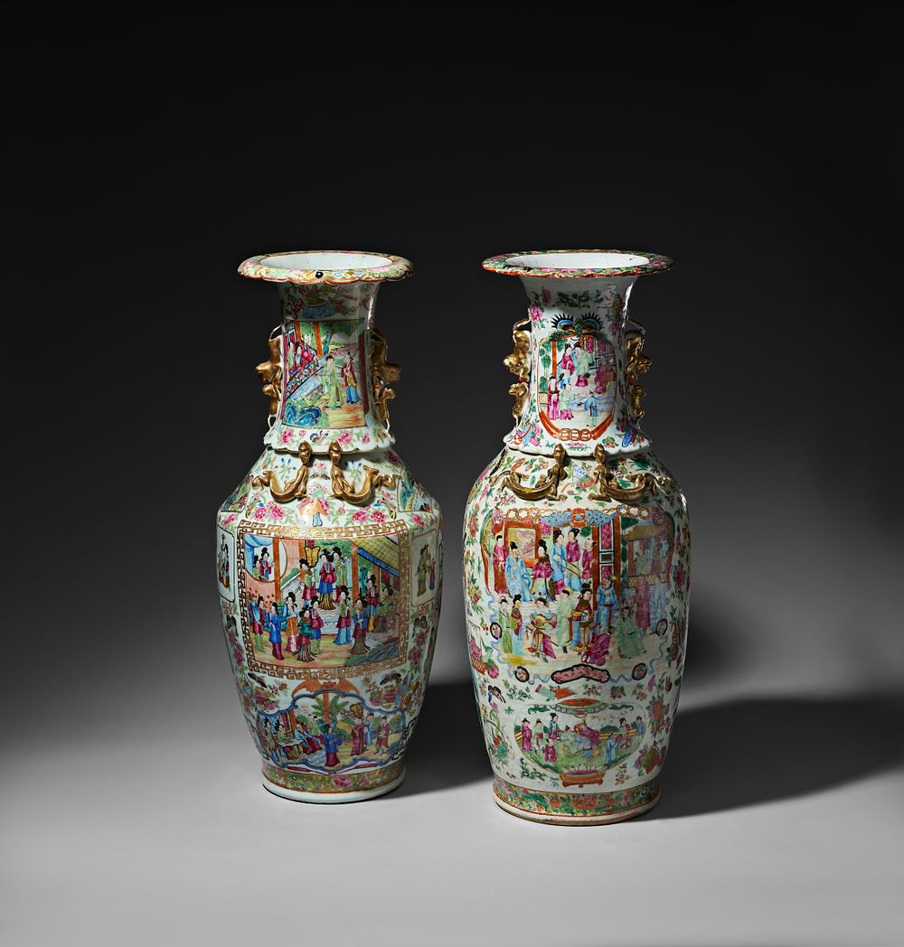 Lot 255: A PAIR OF CHINESE FAMILLE ROSE CANTON PORCELAIN VASES, ASIA, 19TH - 20TH CENTURY