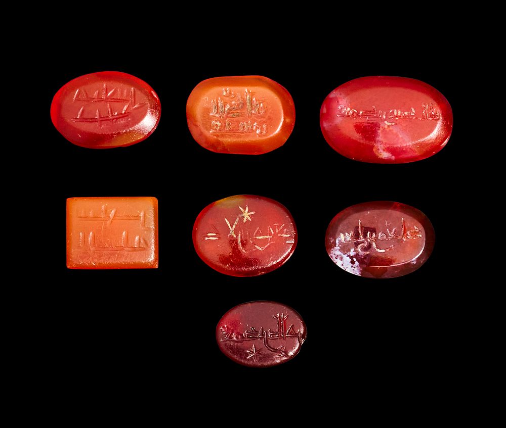 Lot 290: SEVEN EARLY ISLAMIC AGATE SEALS OR RING STONES, 9TH - 12TH CENTURY