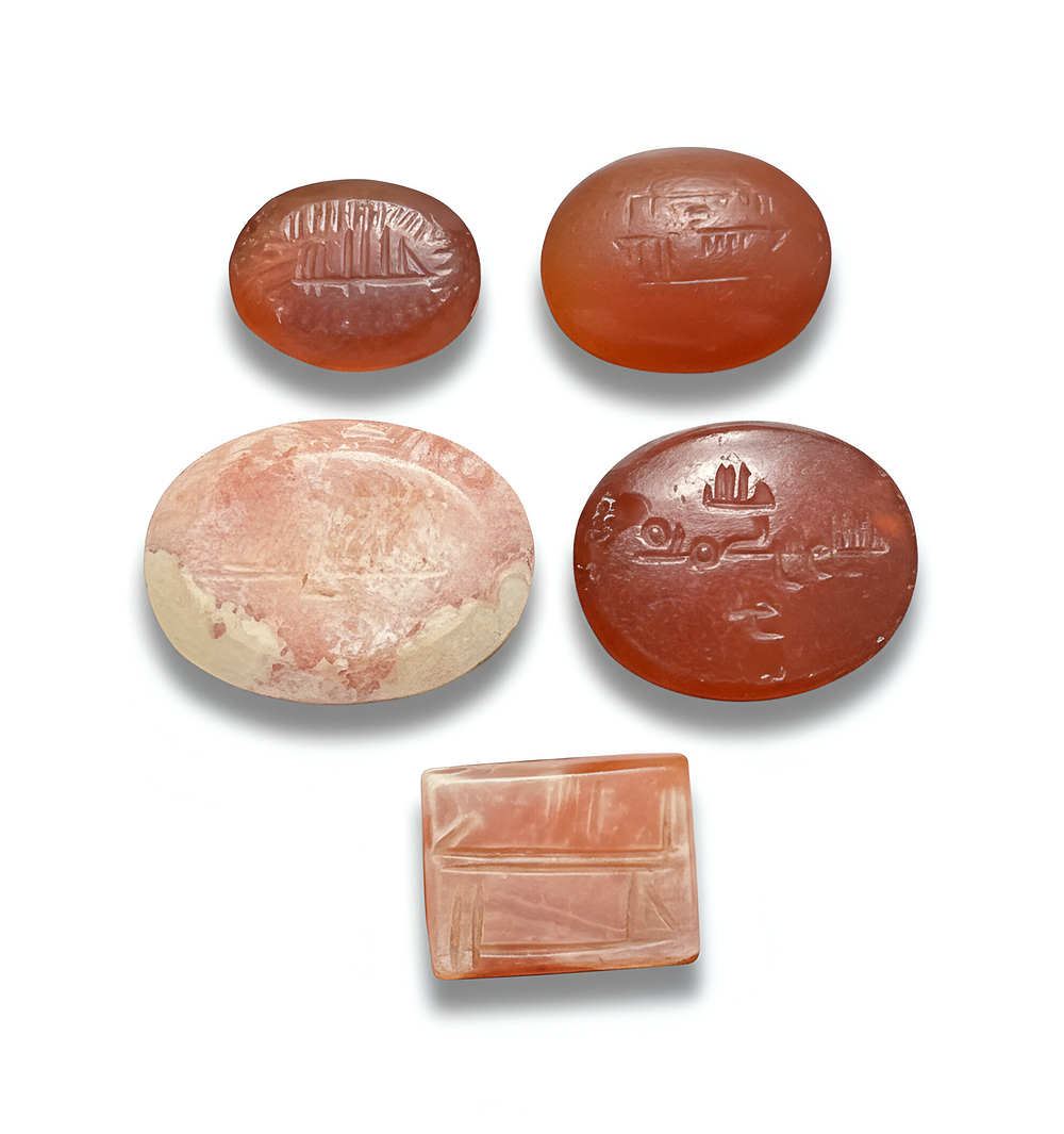 Lot 293: A GROUP OF EARLY ISLAMIC ENGRAVED AGATE SEALS/RING STONE WITH KUFIC SCRIPT, 9TH - 12TH CENTURY