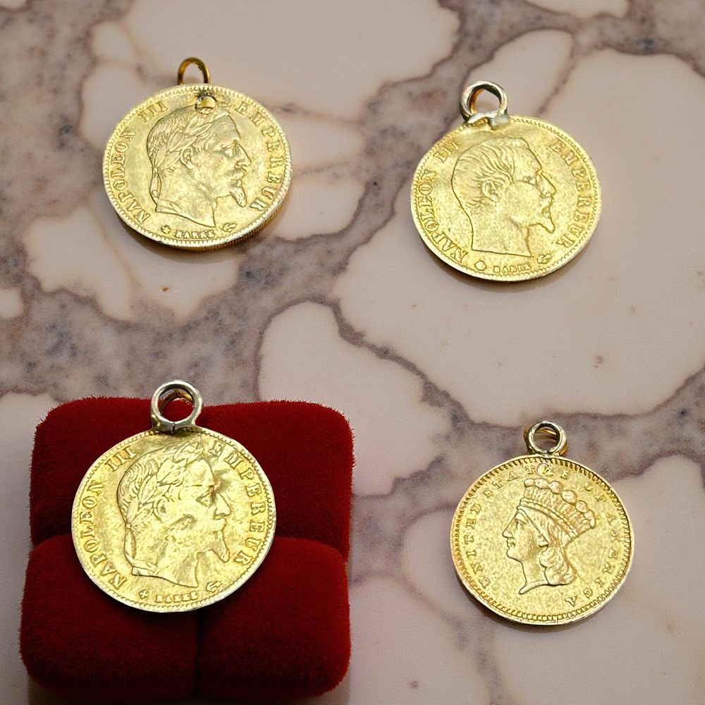 Lot 358: 4 x 21.6 carat Gold coins