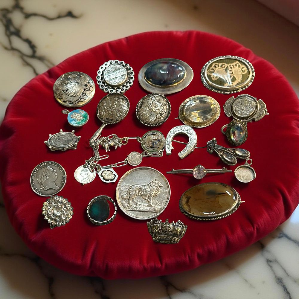 Lot 359: Mixed lot Sterling silver items