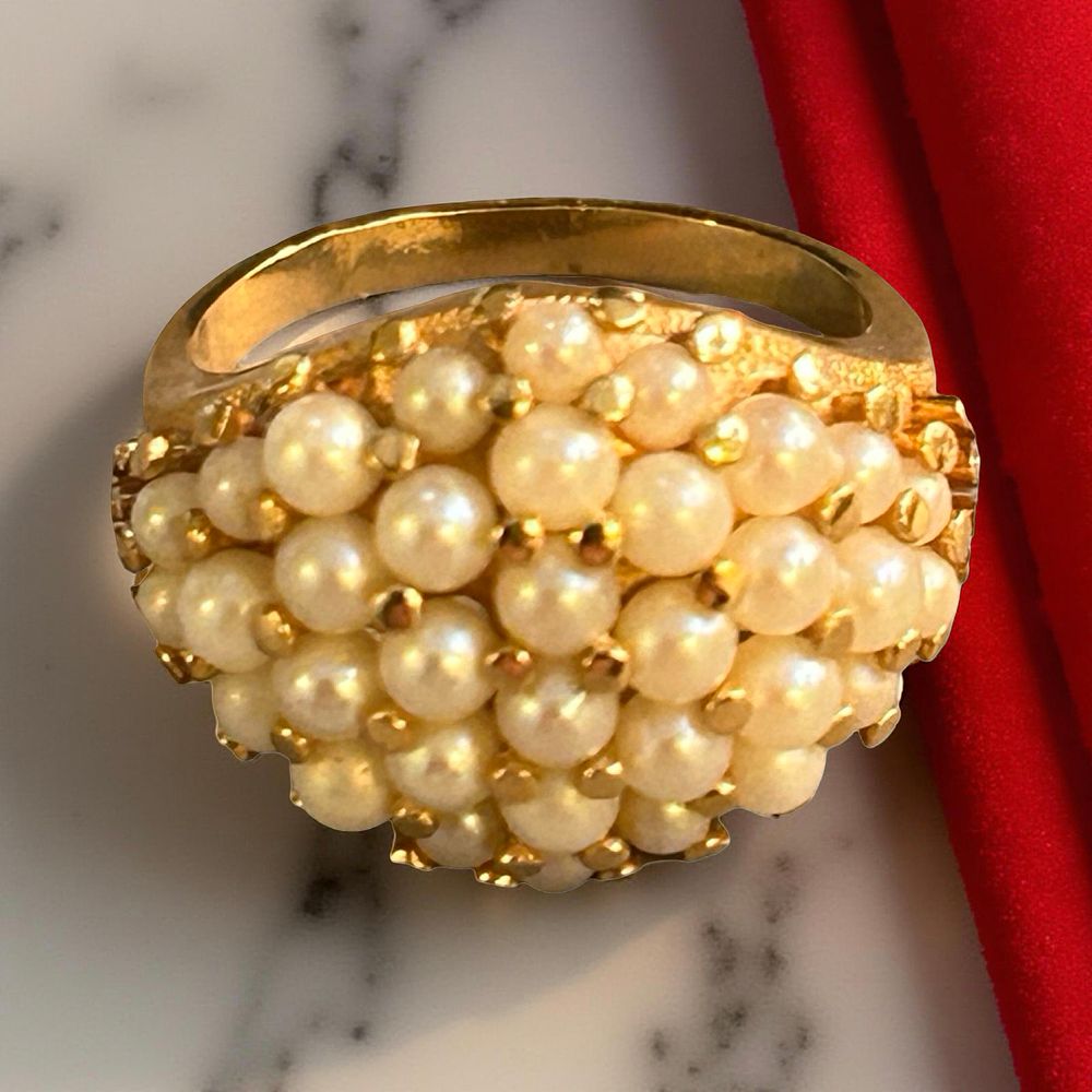 Lot 369: A continental 18 ct gold and cultured pearl dome ring