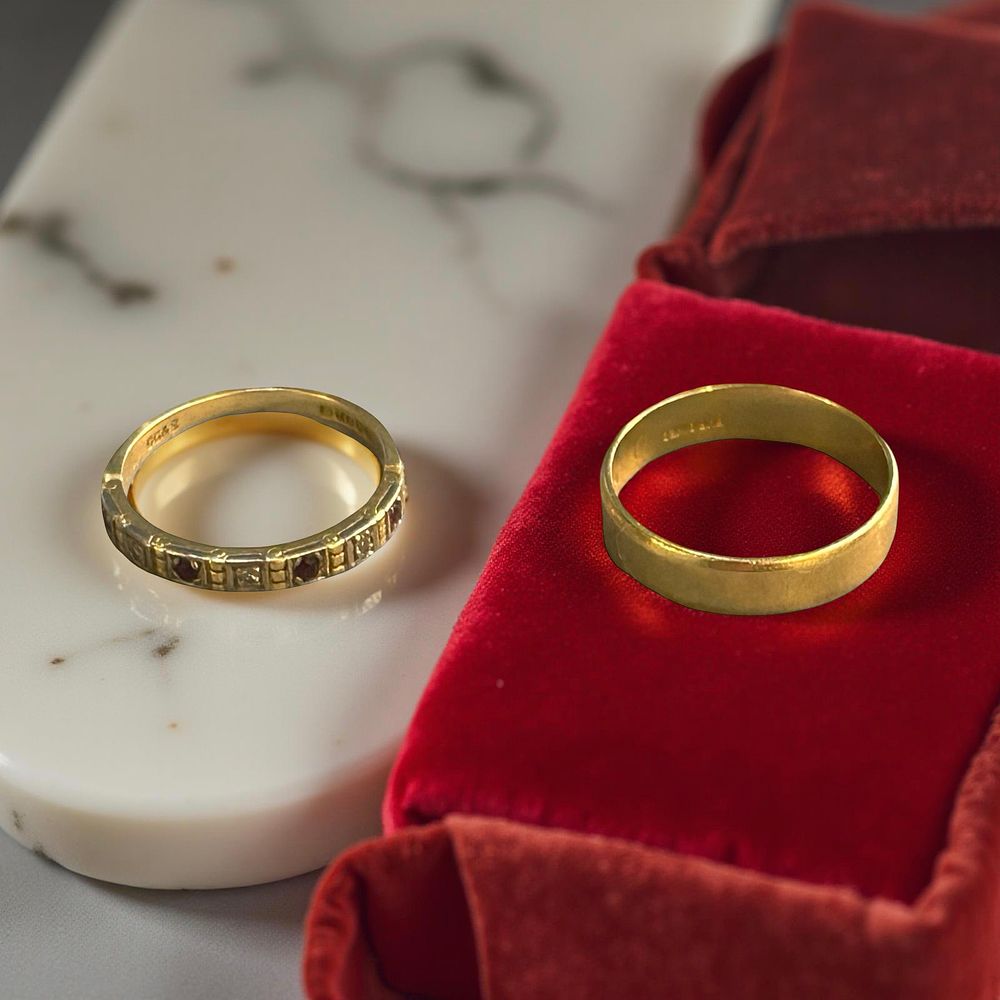 Lot 384:  2 x 18 ct gold rings