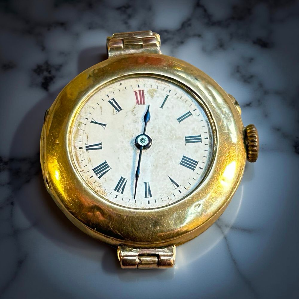 Lot 405: 18 ct Gold Ladies wristwatch