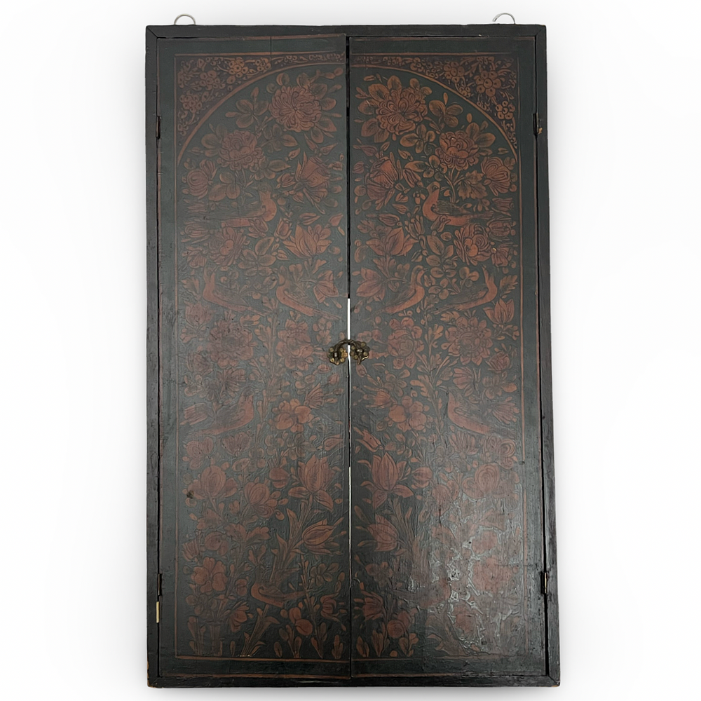 Lot 288: A PERSIAN QAJAR STYLE LACQUER MIRROR CASE, EARLY 20TH CENTURY