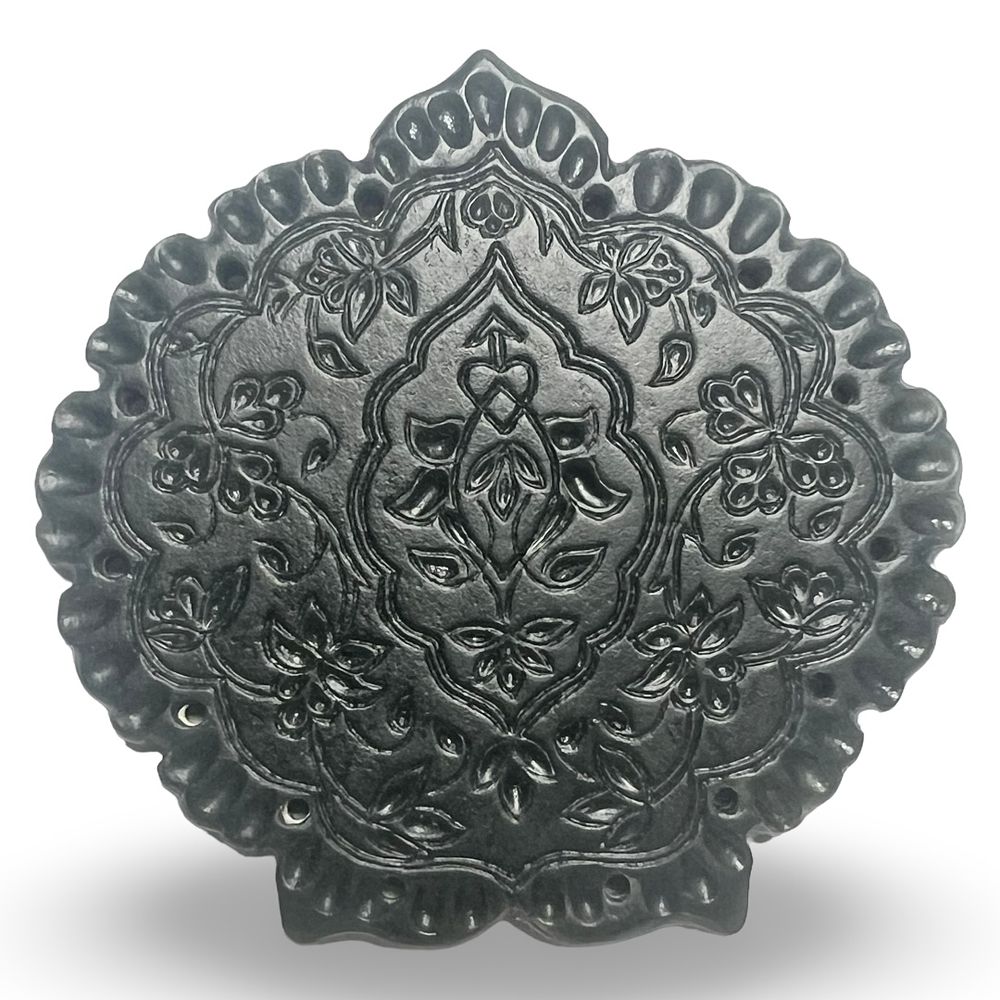 Lot 290: A Rare Timurid Engraved Jade Pendant, 14th - 15th Century