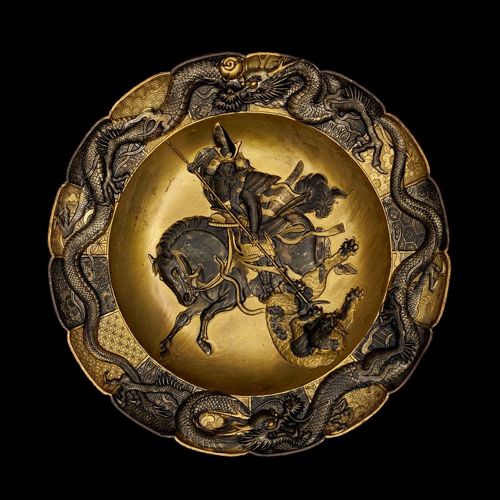 Lot 358: A JAPANESE MEIJI PERIOD MIXED METAL DISH WITH SAMURAI AND TIGER SCENE