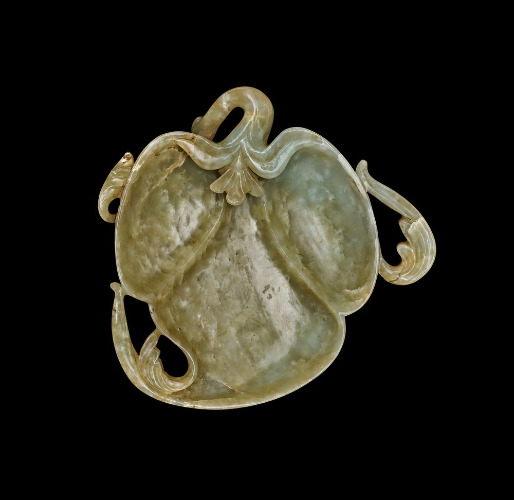 Lot 289: A MUGHAL CARVED CELADON JADE SEGMENTED PEACH-FORM WASHER, INDIA, 18TH CENTURY