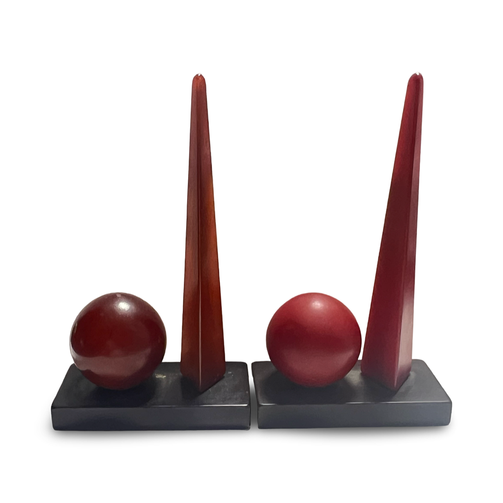 Lot 55: A PAIR OF ART DECO1939 NEW YORK WORLD'S FAIR BAKELITE PROBABLY CHERRY AMBER DESK ORNAMENTS