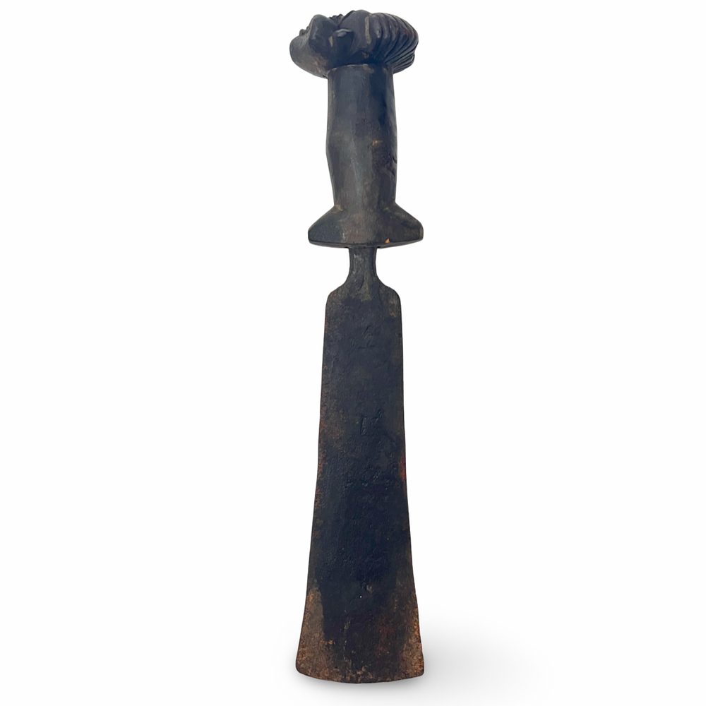 Lot 134: AN AFRICAN KUBA CARVED WOOD AND IRON PRESTIGE KNIFE, KENYA