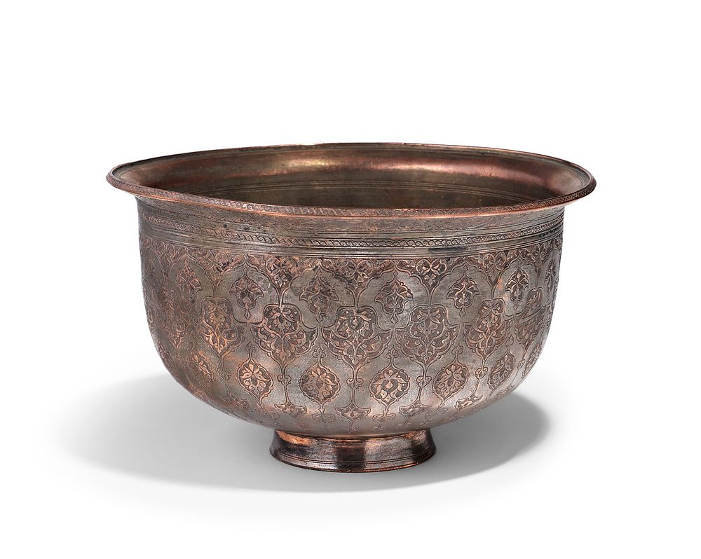 Lot 301: AN ISLAMIC ENGRAVED TINNED COPPER BOWL, SAFAVID, 18TH CENTURY