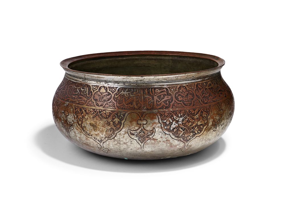 Lot 302: A TIMURID TINNED COPPER BOWL, PERSIA, 15TH - 16TH CENTURY