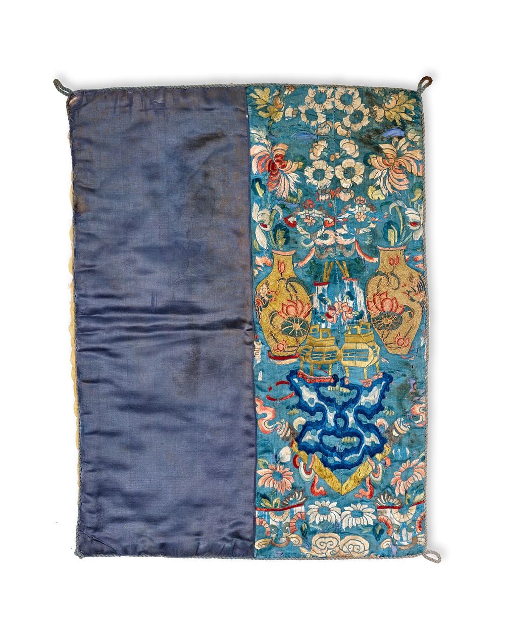 Lot 362: A CHINESE EMBROIDERED SILK TEXTILE, LATE QING DYNASTY